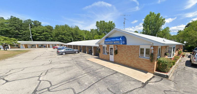 Courtesy Motel - Web Listing (newer photo)